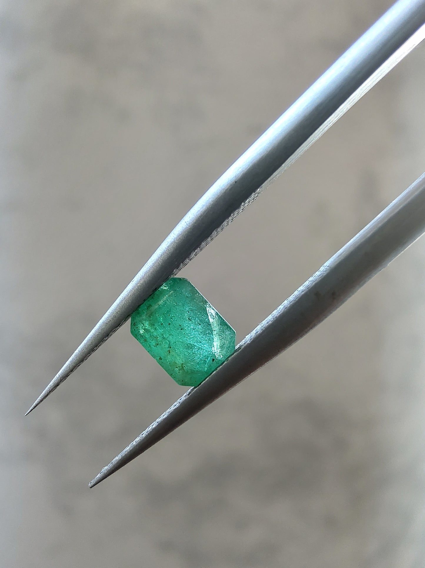 PIEDRA SUELTA / ESMERALDA COLOMBIANA de 0.43ct / Valor total 9580 pesos