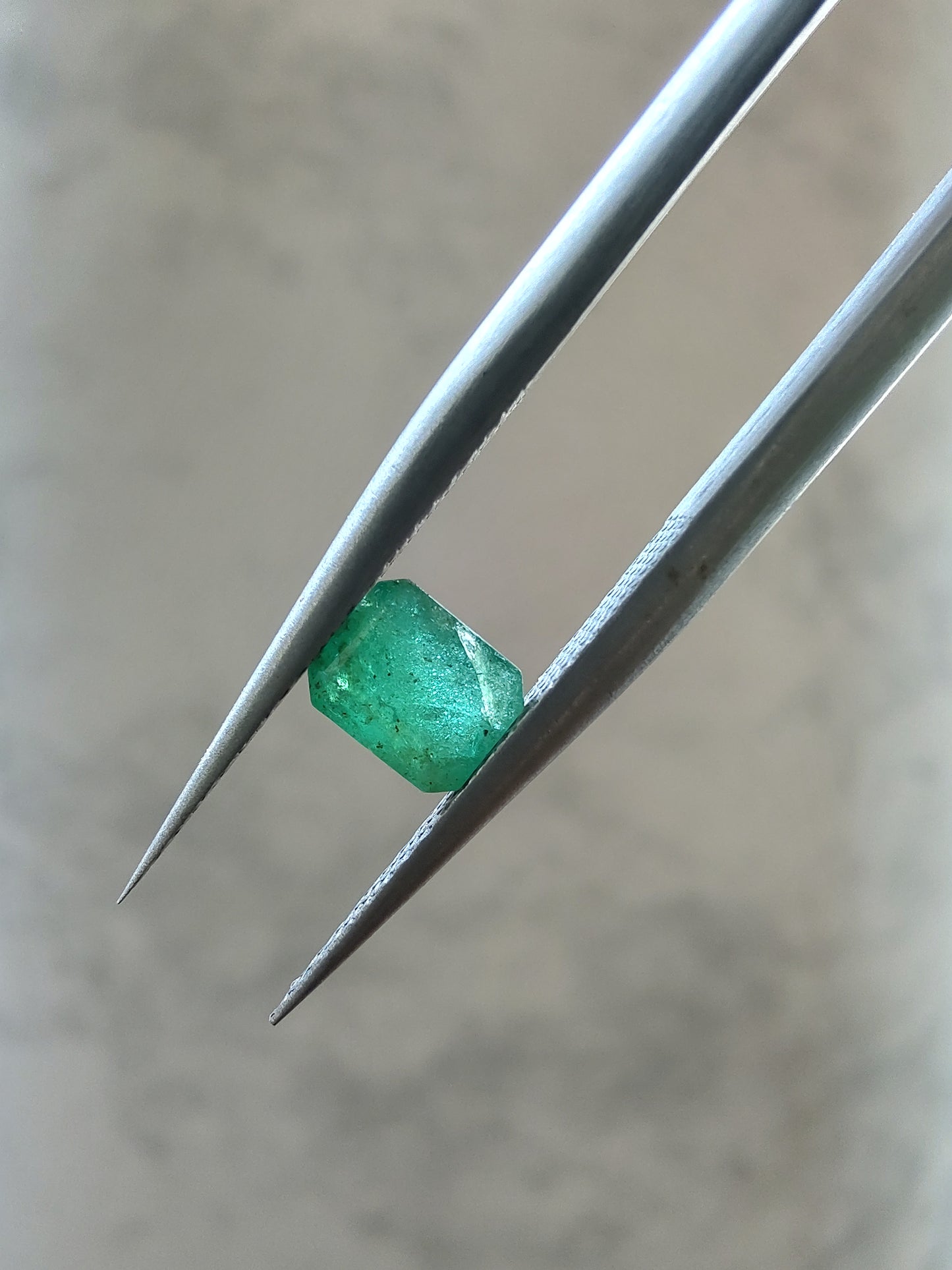 PIEDRA SUELTA / ESMERALDA COLOMBIANA de 0.43ct / Valor total 9580 pesos