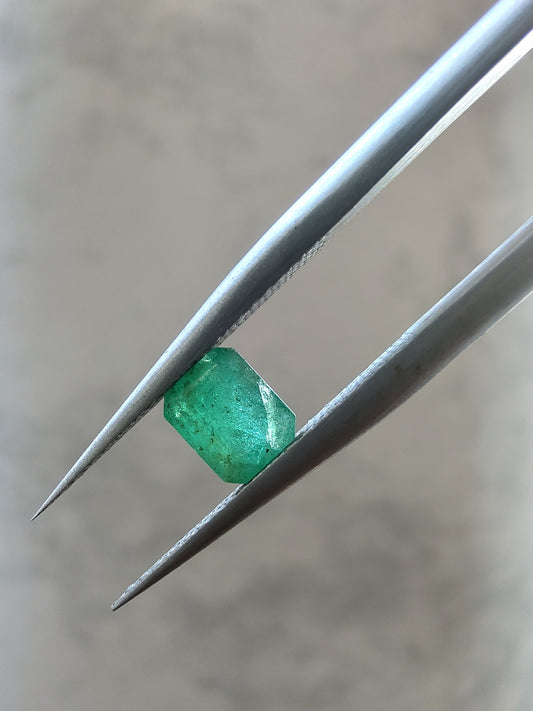 PIEDRA SUELTA / ESMERALDA COLOMBIANA  de 0.43ct / Valor total 9580 pesos